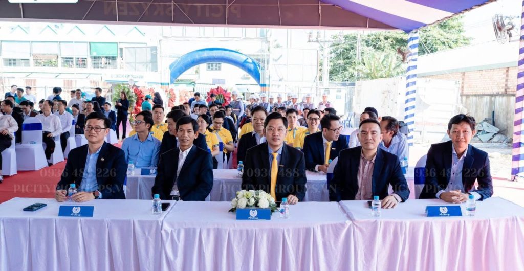 Địa biểu tham dự lể khỏi công Sky Zen Phạm Văn Đòng