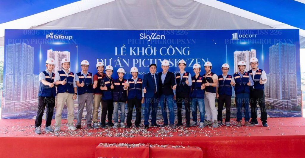 Chụp hình lưu niệm tại lễ khỏi công Picity Sky Zen Phạm Văn Đồng